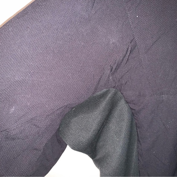 Arc'teryx Men's Atom Black Hooded Jacket - Picture 3 of 13